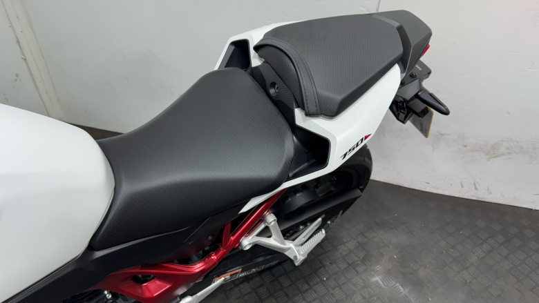 Honda CB750 Hornet (25MY)